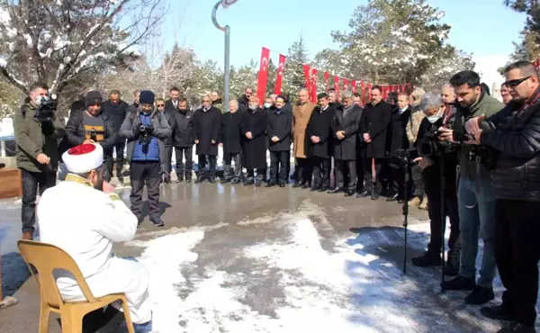 Erzincan'da deprem şehitleri dualarla anıldı