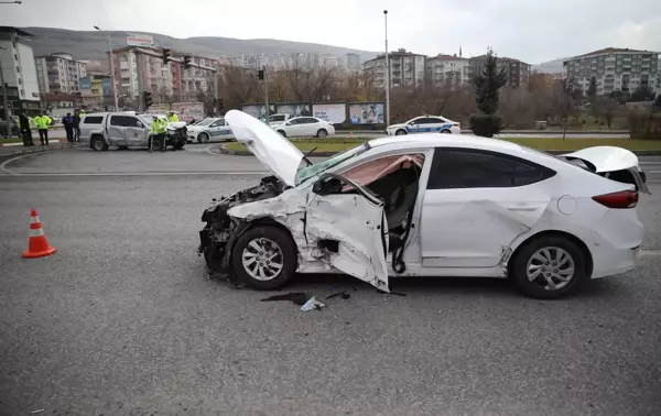 Son dakika haber | Şanlıurfa Valisi Abdullah Erin'in koruma ekibi Malatya'da kaza yaptı, 4 yaralı