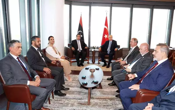 Cumhurbaşkanı Erdoğan, Libya Başkanlık Konseyi Başkanı Yunus el-Menfi ile görüştü