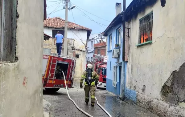 Balıkesir'de korkutan yangın...Vatandaşların panik içinde kaçıştığı anlar kamerada