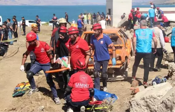 ELAZIĞ'DA 6 İLDEN PERSONELİN KATILIMIYLA DEPREM TATBİKATI YAPILDI