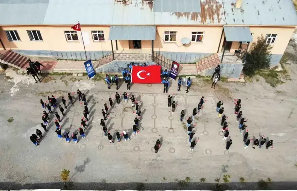 Van'da Cumhuriyet'in 100. yılı için 100 fidan dikildi