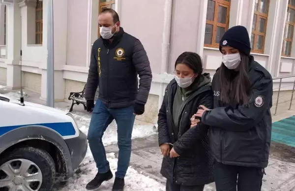 Annesinin ölümüne neden olan genç kız tutuklandı