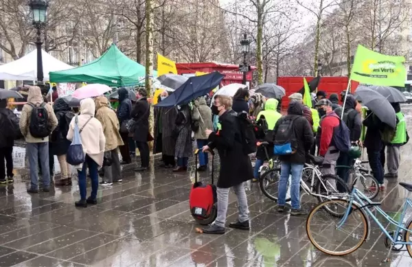 Fukuşima kurbanları 10. yılında Paris'te anıldı