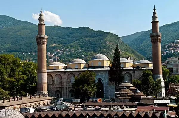 Bursa Ulu Camii kim yaptı, hikayesi nedir? Bursa Ulu Camii ne zaman yapıldı, özellikleri ne? Bursa Ulu Camii hat yazıları ve anlamları nedir?