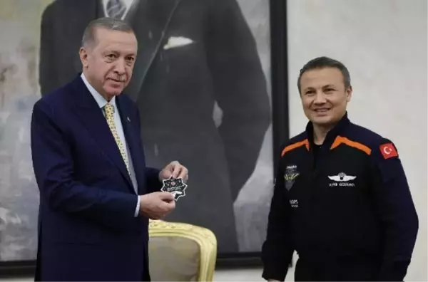 Cumhurbaşkanı Erdoğan, Türkiye'nin ilk astronotu Alper Gezeravcı ve ailesiyle buluştu