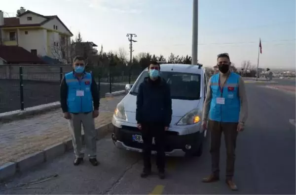 Aksaray'da kısıtlamada araç bulamayan öğrenciyi, Vefa Grubu evine götürdü