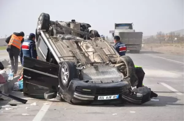 Konya'da takla atan otomobildeki 4 kişi yaralandı