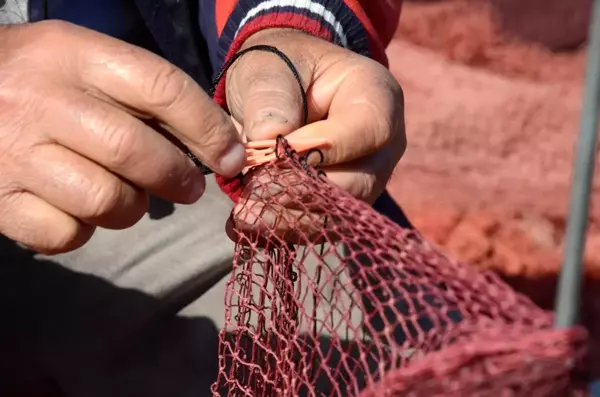 Balıkçılarda ağ bakım zamanı