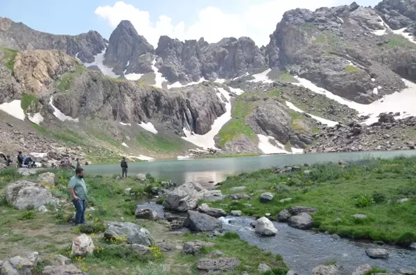 Huzurun adresi Cilo Dağları'nda erbane ve santur dinletisi