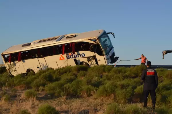 Yolcu otobüsü devrildi: 22 yaralı