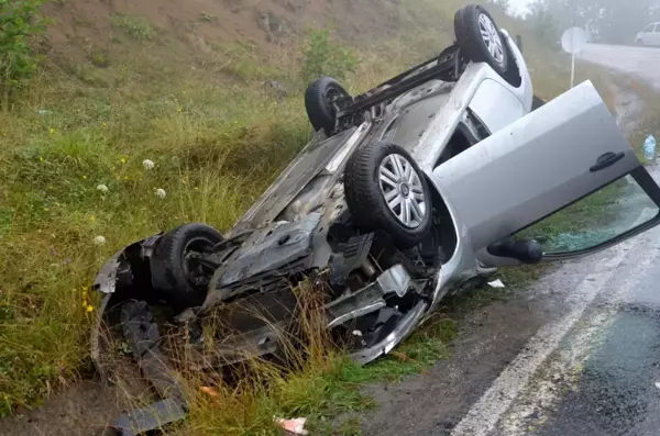 Ordu'da sisli yolda otomobil takla attı: 2 yaralı