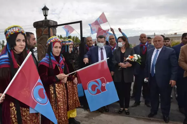 Muş'ta kardeş şehre horon ve davul zurnalı karşılama