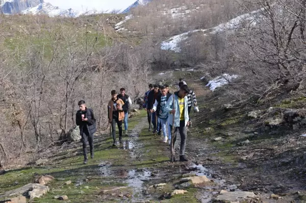 Baharın gelişiyle terörden temizlenen bölgede sporculardan 'Trekking' keyfi