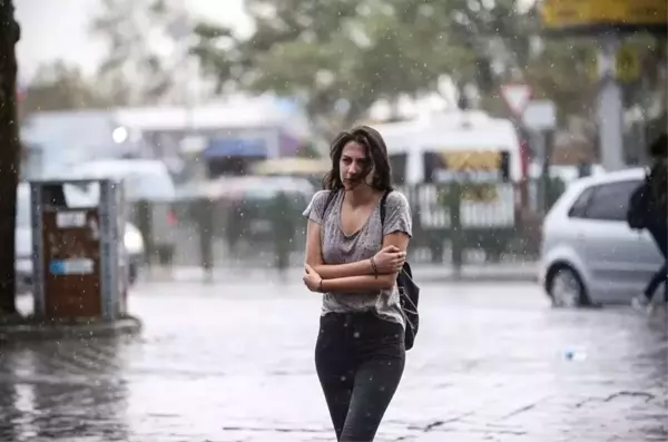 Meteoroloji'den sarı kodlu uyarı! İstanbul dahil 4 ilde sağanak yağış için saat verdiler