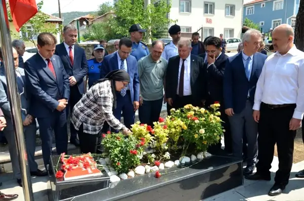 Şehit Aybüke öğretmen mezarı başında anıldı