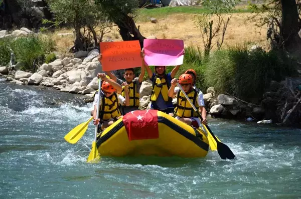 Şırnak'ta 15 Temmuz Şehitleri anısına rafting düzenlendi