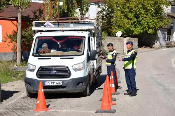 Şırnak'ta Jandarma Sürücüleri Kemer Takmaları Konusunda Uyarıyor