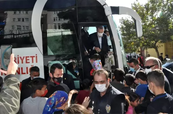 Cumhurbaşkanı Erdoğan Şırnak'ta çocuklara hediye dağıttı