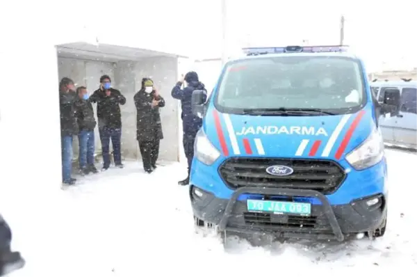 Karaman'da, aracın kara saplandığı bölgede kaybolan genç aranıyor (2)