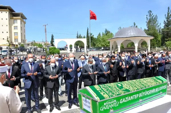 Şamil Tayyar'ın babası dualarla son yolculuğuna uğurlandı