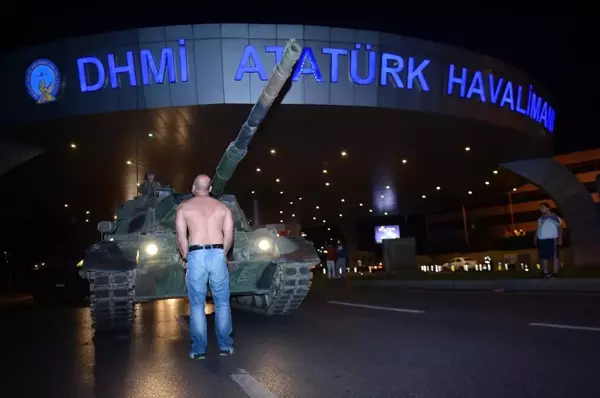 Darbe girişimde tankın önüne yattığı fotoğrafla tanınan Metin Doğan, o geceyi anlattı