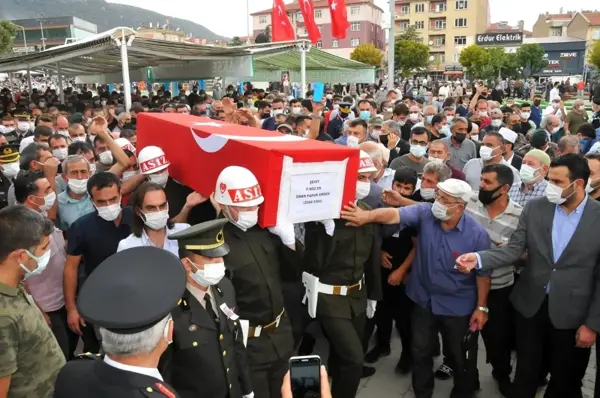 Şehit Piyade Sözleşmeli Er Ömer Faruk Erdem, son yolculuğuna uğurlandı