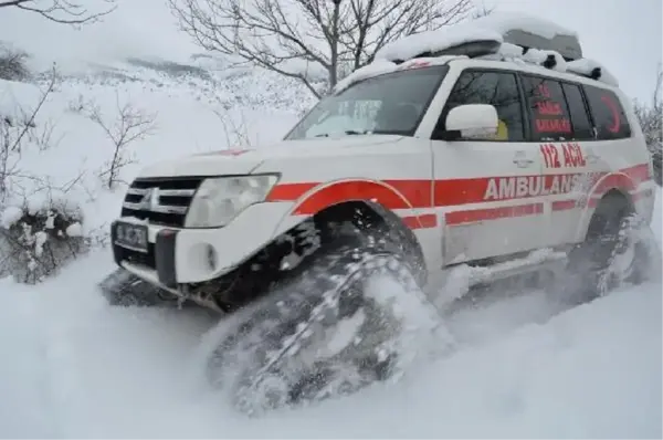 Son dakika gündem: PALETLİ AMBULANSLA KÖYLERE GİDEREK, COVİD-19 AŞISI YAPTILAR