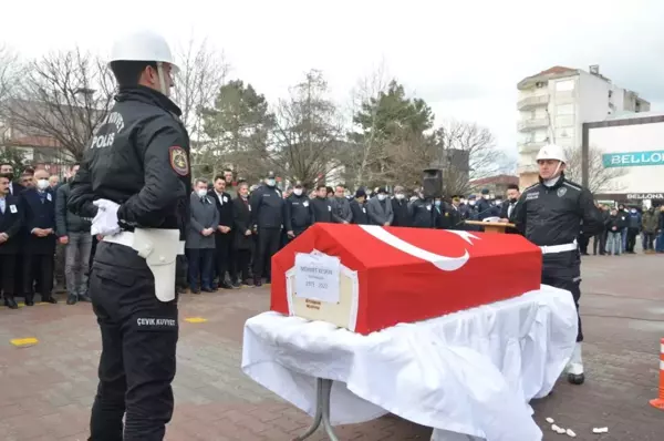 Son dakika... Sakarya'da görevi esnasında kalp krizi geçiren polis hayatını kaybetti