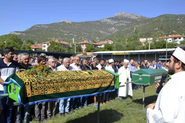 Muğla yerel haberi... Muğla'daki kazada hayatını kaybeden 4 kişi Burdur'da toprağa verildi