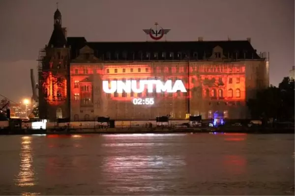 Haydarpaşa Garı'nda 15 Temmuz mapping gösterisi