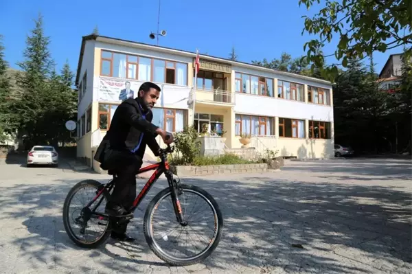 Başkan, makam aracı yerine bisiklet kullanıyor