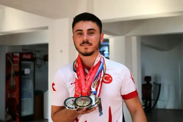 Annesinin 80 liralık pazar parasıyla spor salonuna yazılan genç sporcu dünya 4.'sü oldu