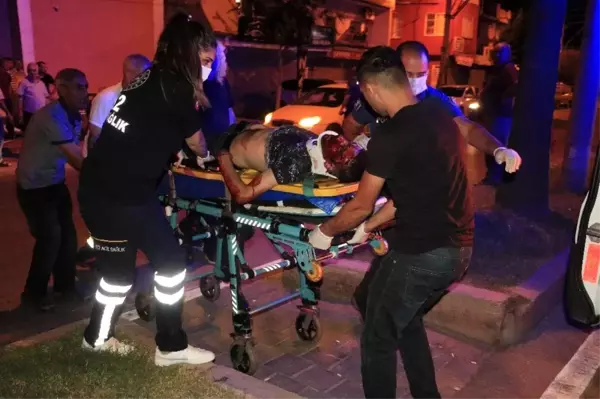 Adana'da motosiklet refüje çarptı: 2 yaralı