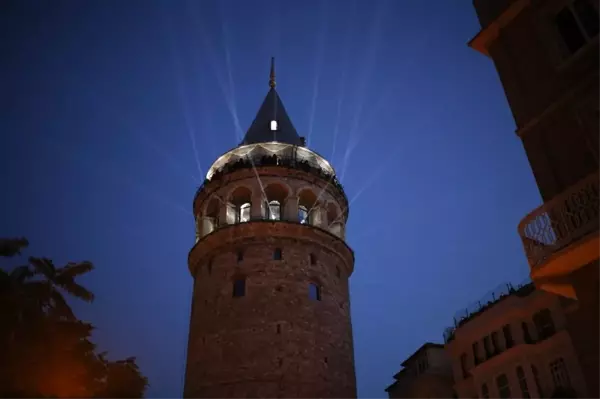 Son dakika haberleri... Galata Kulesi görsel şölen ve konserlerle açıldı