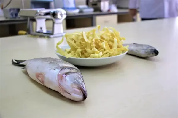 Kokusu gitti, tadı kaldı balık ve kılçığından makarna