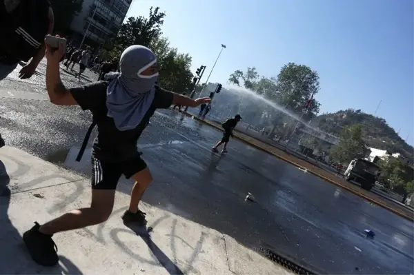 Şili'de referandum öncesi halk sokaklara döküldü