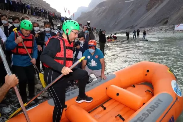 Bakan Kasapoğlu, Zap Nehri'nde rafting yaptı