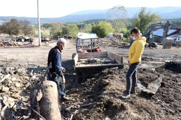 Bolu'da 12 evin yandığı köyde enkaz kaldırma çalışması başladı