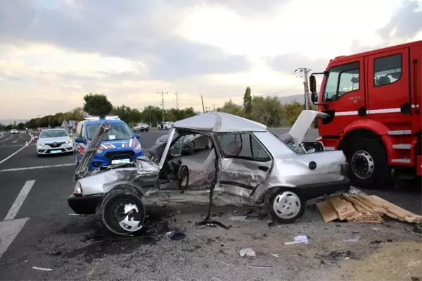 Elazığ'da otomobiller çarpıştı: 1 ölü 2 yaralı