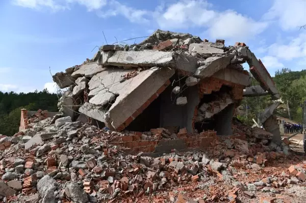 Uludağ'an eteğindeki kaçak yapılar yıkıldı