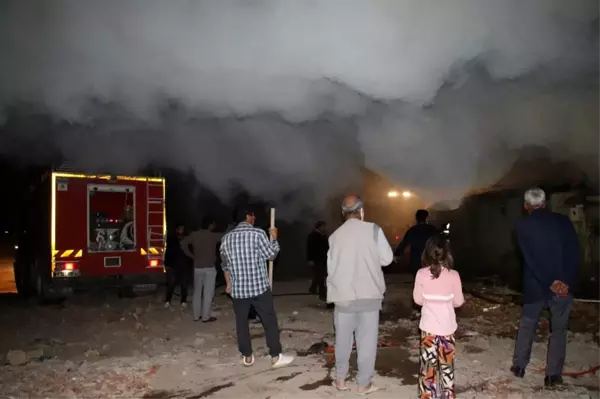 Son dakika haber... Elazığ'da aynı anda çıkan 2 farklı yangın söndürüldü