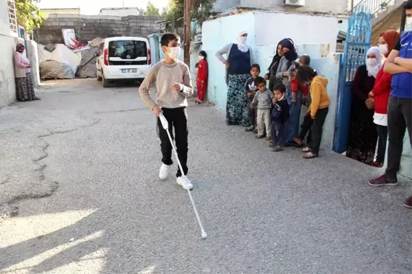 Son dakika haberleri: Mersin'de görme engelli çocuklar akıllı bastonla hayallerine kavuşuyor