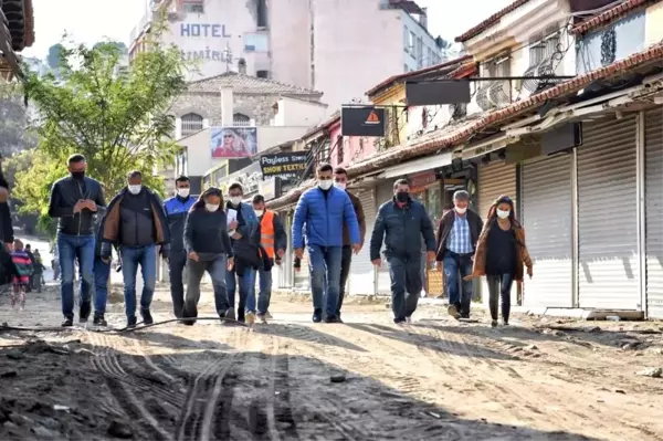 Kuşadası'nın turistik çarşıları yenileniyor