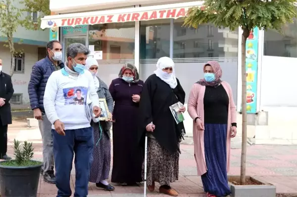 Evlatlarını HDP ve PKK'dan istemek için eylem yapanlara iki aile daha katıldı