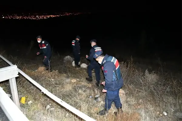 Tüfekten çıkan saçmalar Nevşehir Belediye Başkanı Arı'nın aracına isabet etti