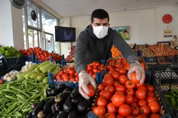 Kıraathanesini manava dönüştürdü