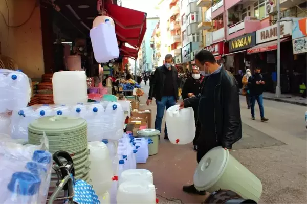 48 saatlik su kesintisinin yaşanacağı Kocaeli'de bidon satışları patladı