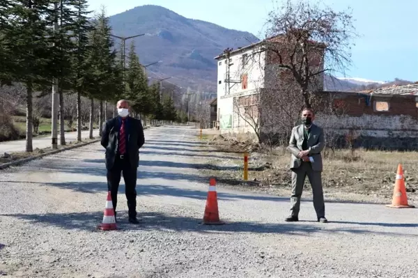 Bu köy kendi karantinasını uyguluyor: Muhtar köy giriş ve çıkışlarında önlem aldı