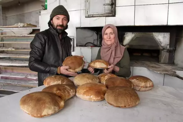 Babasının 40 yıllık işini bıraktı, annesiyle ekmek fırını açtı